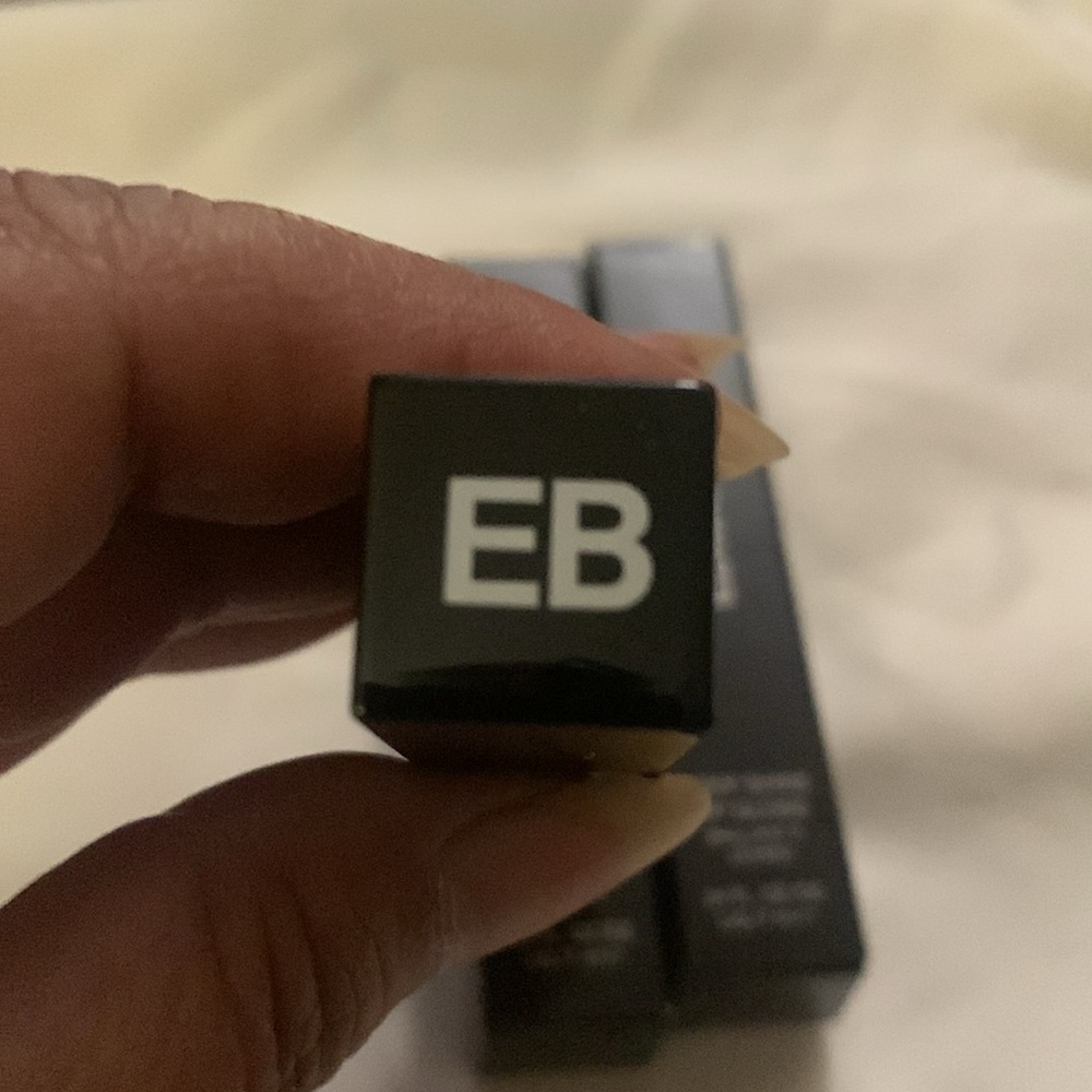 EDWARD BESS LIP 💋 GLOSS - Picture 5 of 6